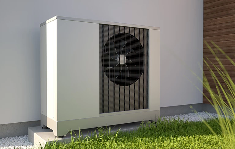 pompa ciepła na&nbsp;zewnątrz budynku
